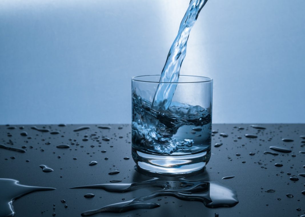 El agua y la salud pública. El papel del farmacéutico en su control y vigilancia